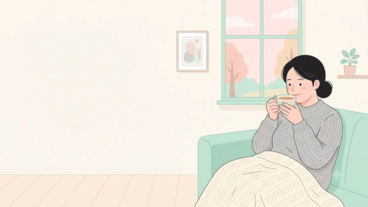 마운자로·위고비 쓰는데 컨디션이 나쁜 날, 소파에 기대 담요를 덮고 따뜻한 차를 마시며 쉬는 장면